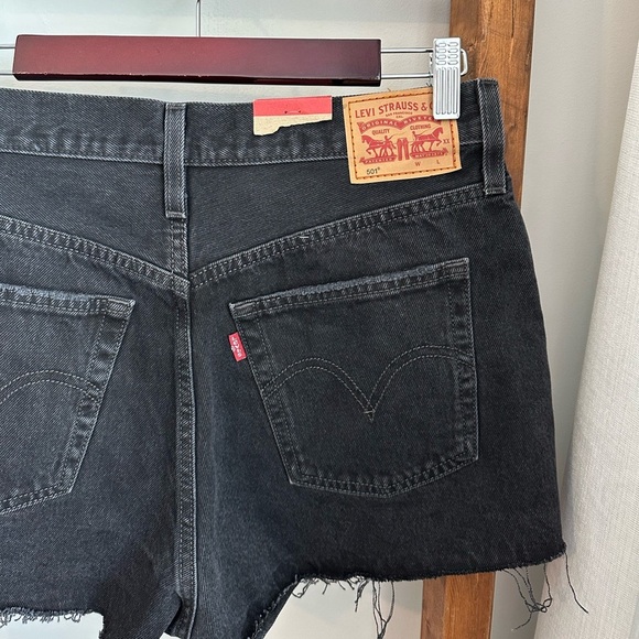 NWT Levi’s 501° ORIGINAL HIGH RISE JEAN SHORTS - Picture 4 of 8